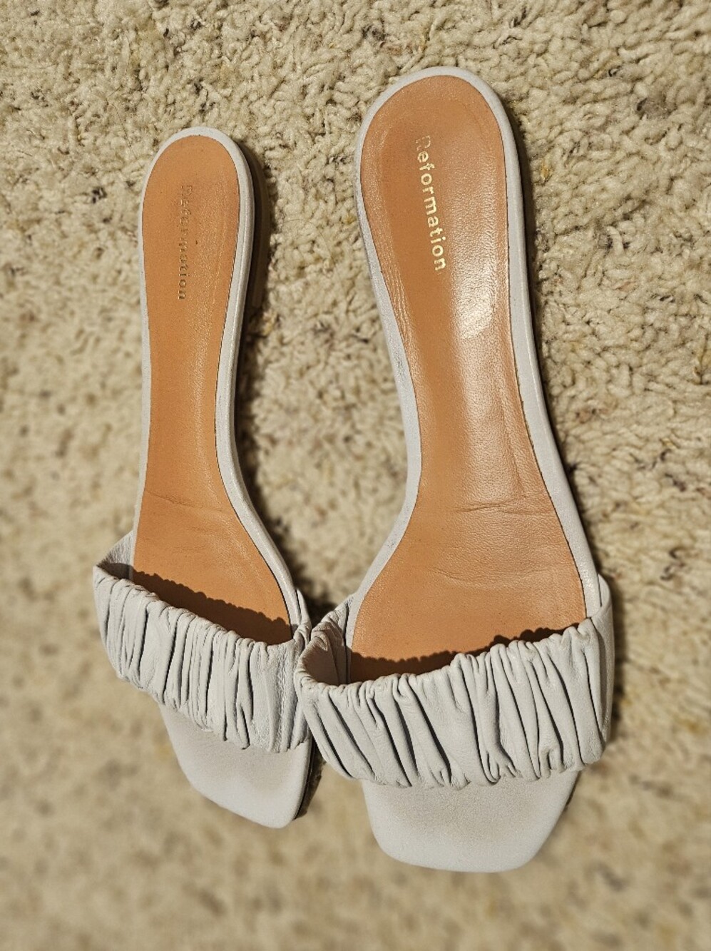 Reformation White Ruched Slide - Picture 2 of 5